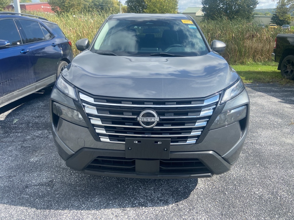 2024 Nissan Rogue SV - Photo 2
