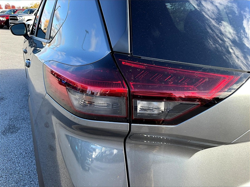 2024 Nissan Rogue SV - Photo 32