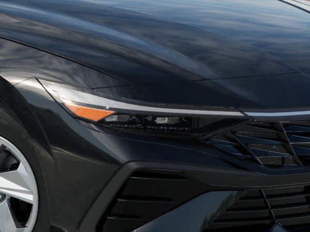 2025 Hyundai Elantra SE - Photo 9
