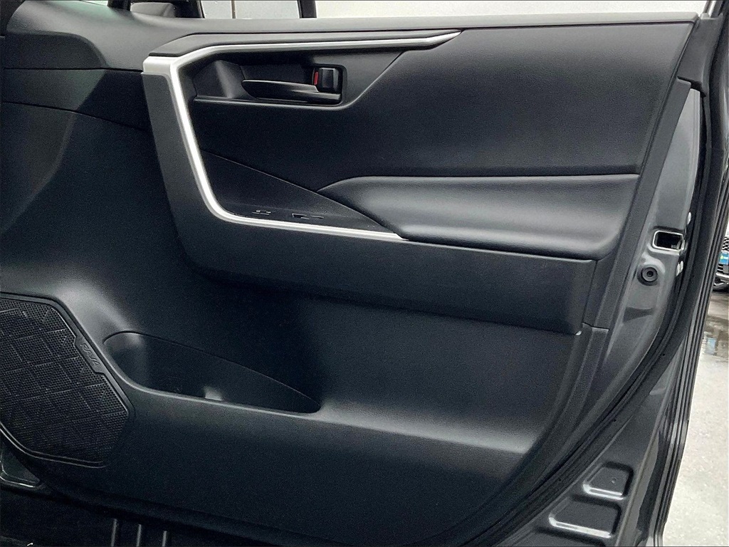 2023 Toyota RAV4 LE - Photo 11
