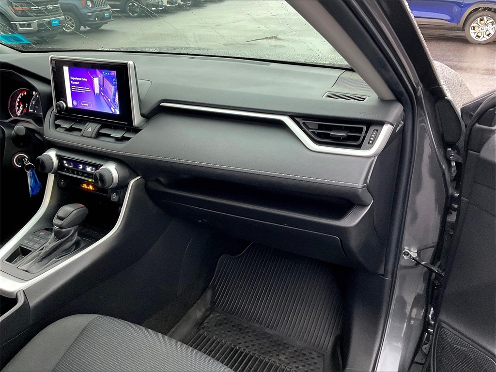 2023 Toyota RAV4 LE - Photo 12