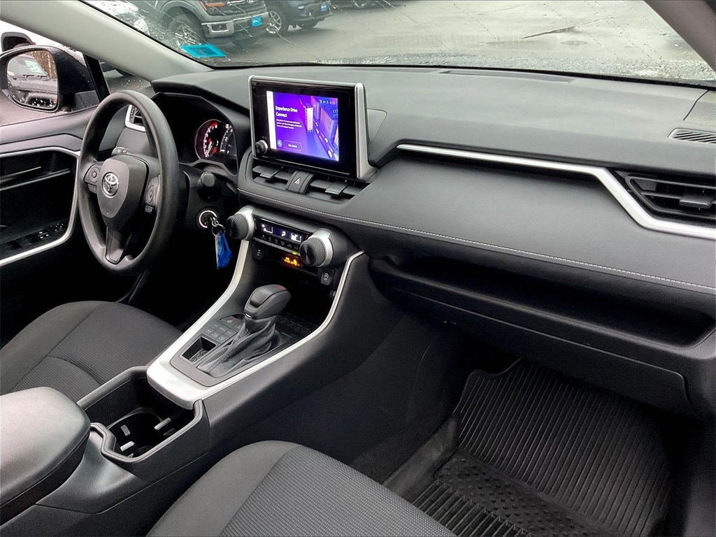 2023 Toyota RAV4 LE - Photo 13