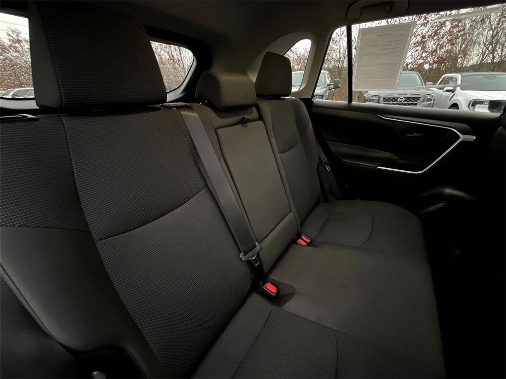 2023 Toyota RAV4 LE - Photo 15