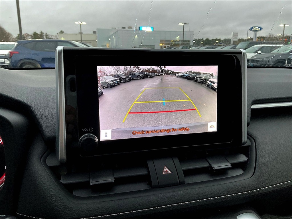 2023 Toyota RAV4 LE - Photo 18