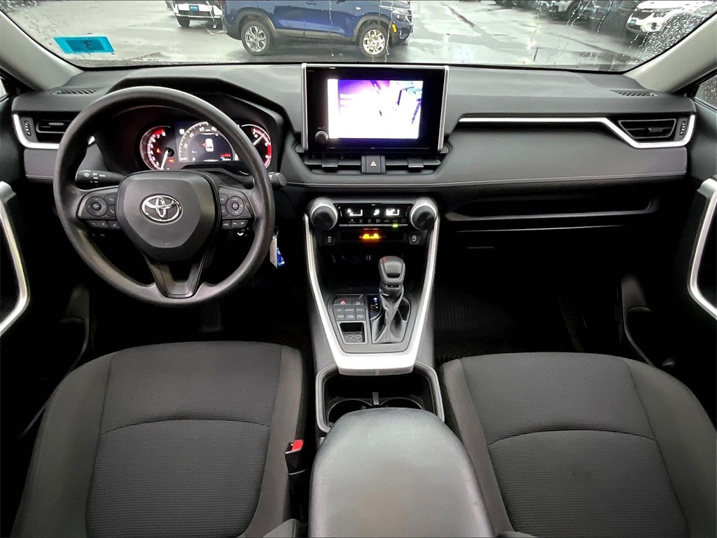 2023 Toyota RAV4 LE - Photo 20