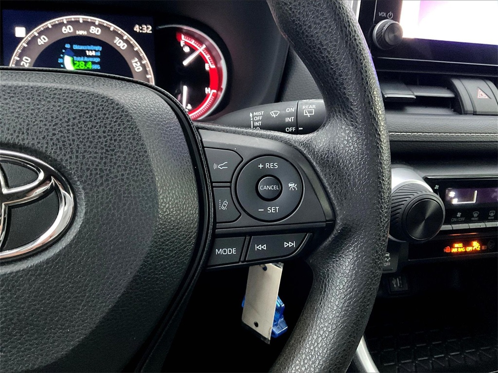 2023 Toyota RAV4 LE - Photo 22