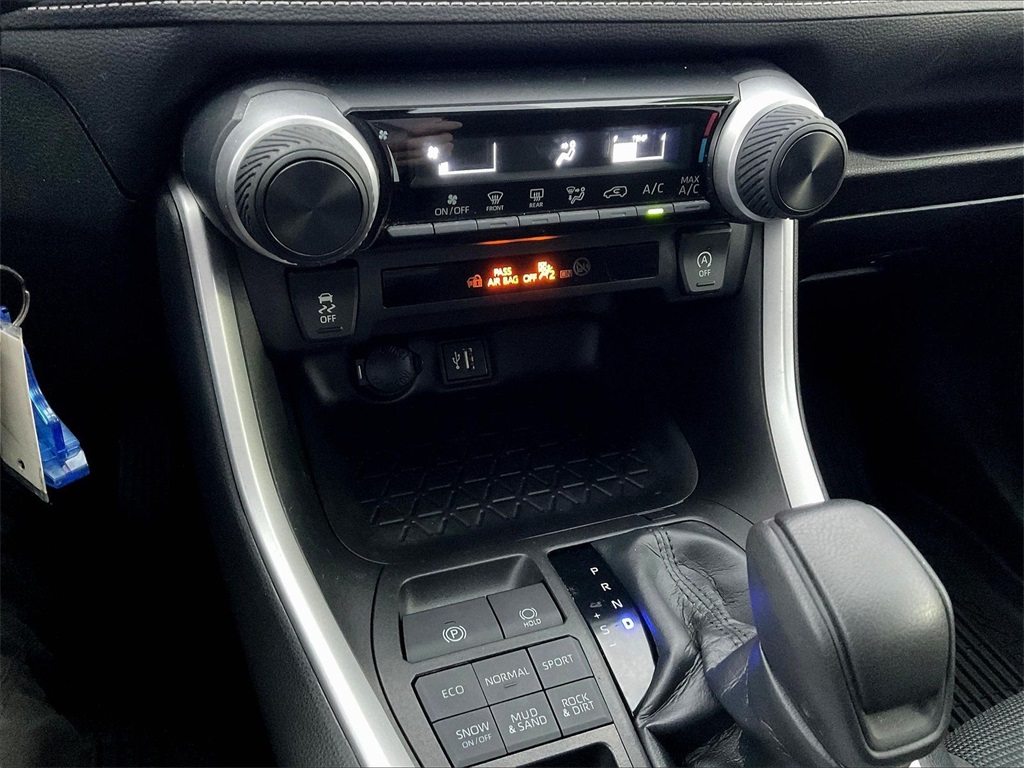 2023 Toyota RAV4 LE - Photo 24