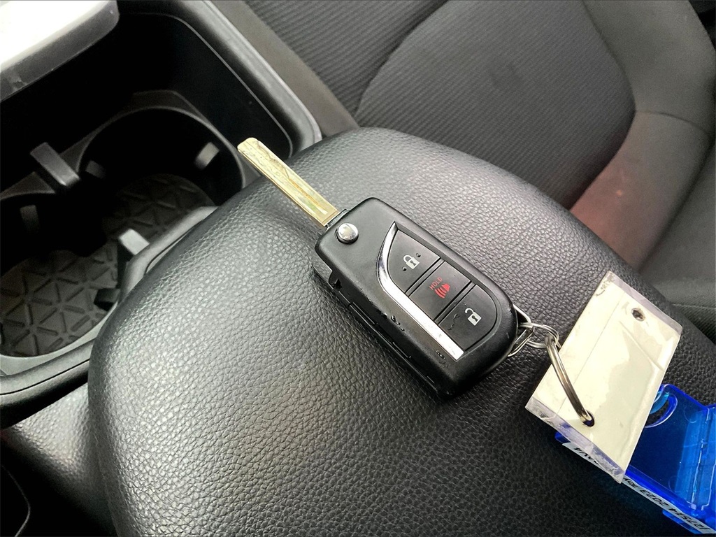 2023 Toyota RAV4 LE - Photo 27