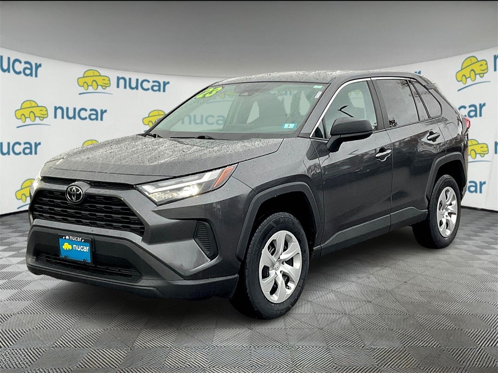 2023 Toyota RAV4 LE - Photo 3