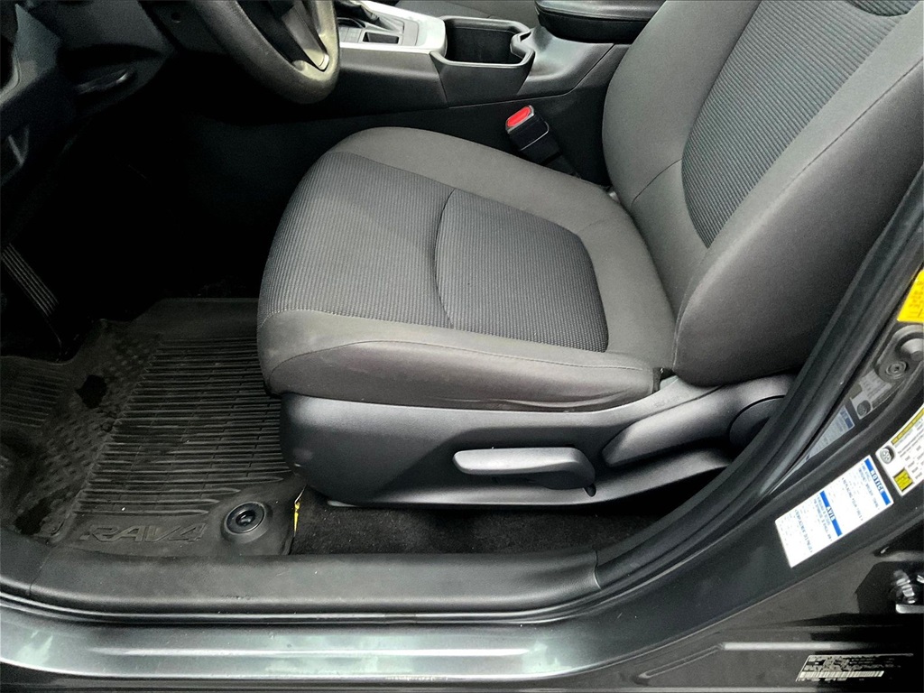 2023 Toyota RAV4 LE - Photo 33