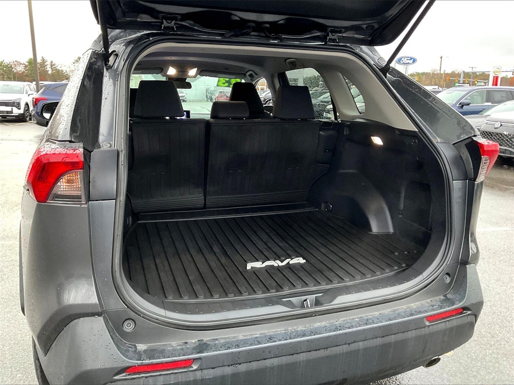 2023 Toyota RAV4 LE - Photo 34