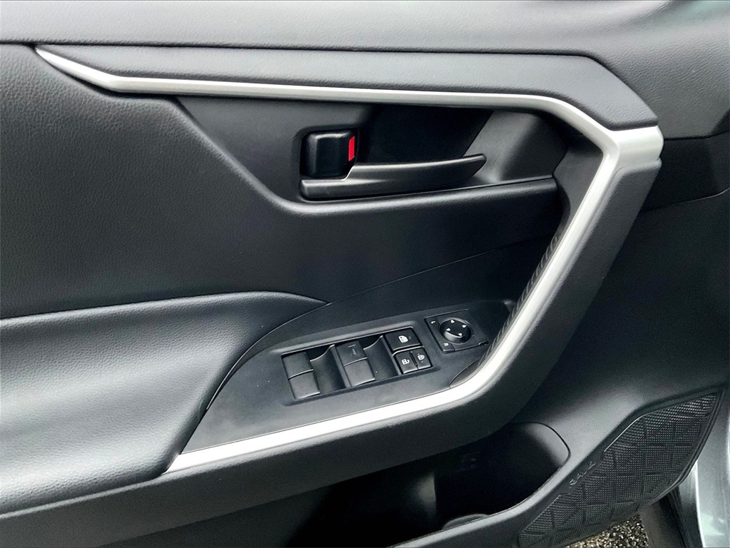 2023 Toyota RAV4 LE - Photo 36