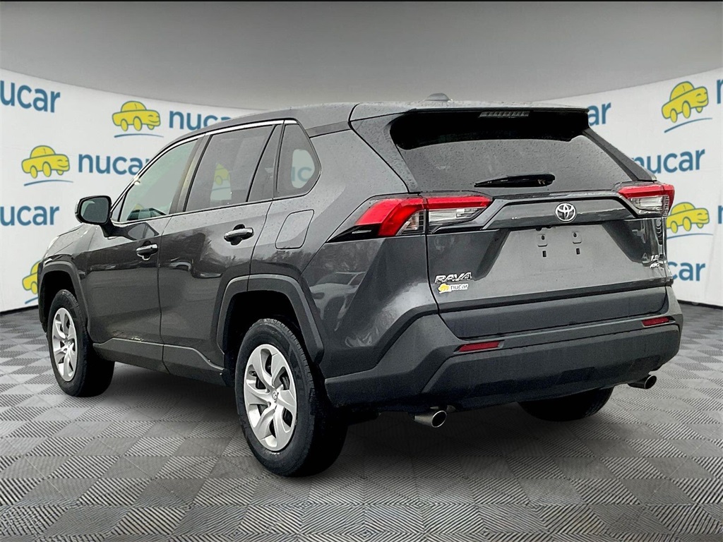 2023 Toyota RAV4 LE - Photo 4