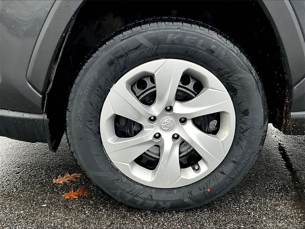 2023 Toyota RAV4 LE - Photo 7