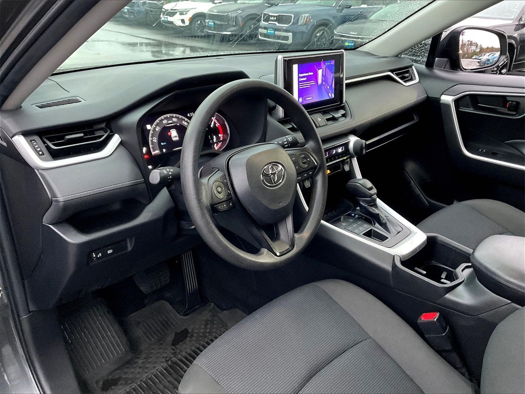 2023 Toyota RAV4 LE - Photo 8