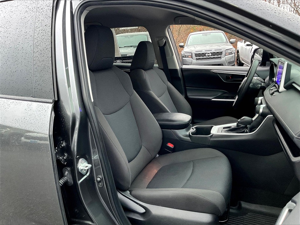 2023 Toyota RAV4 LE - Photo 10