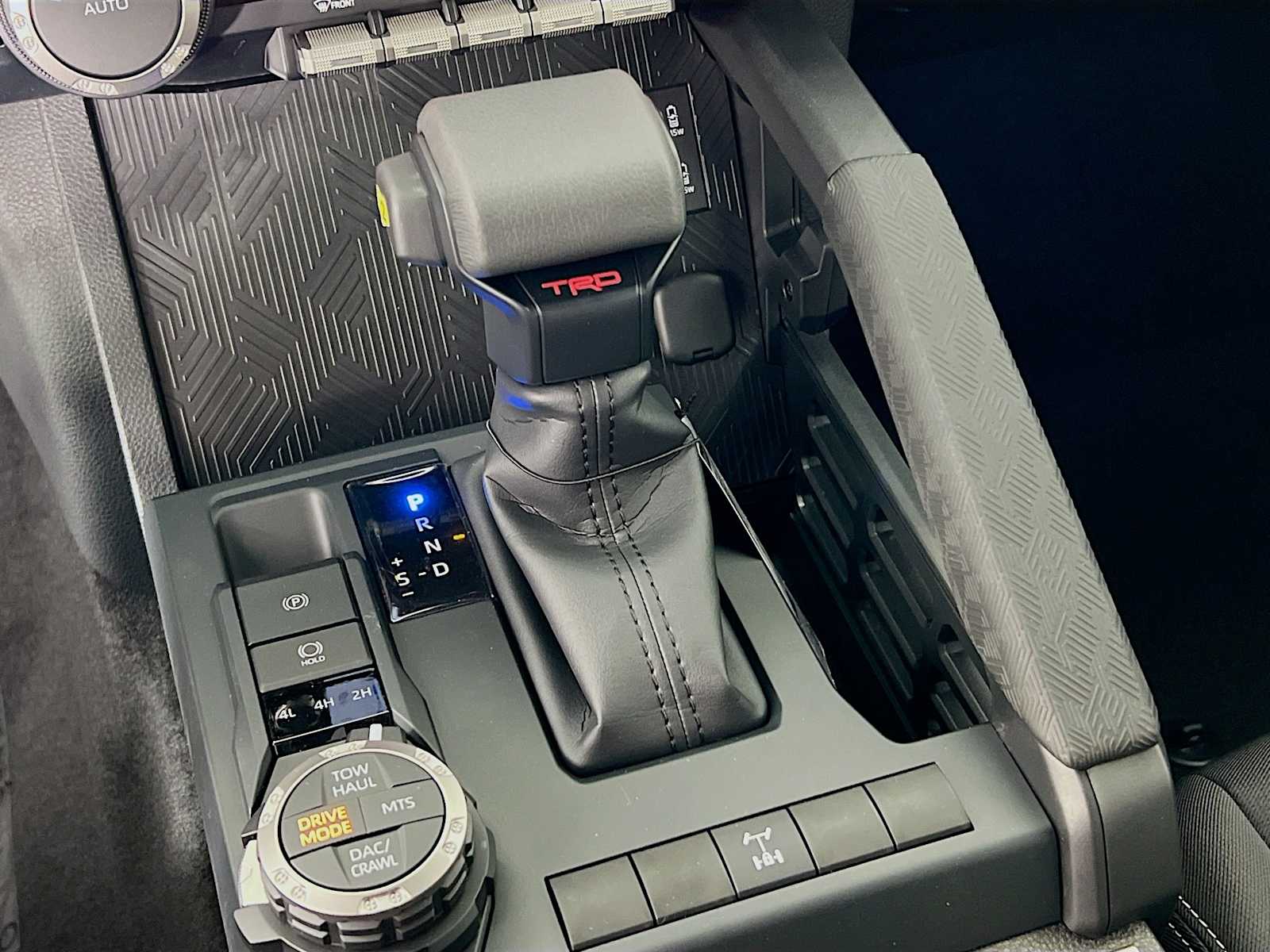 2025 Toyota Tacoma TRD Off Road - Photo 11