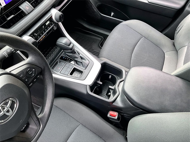 2023 Toyota RAV4 LE - Photo 15