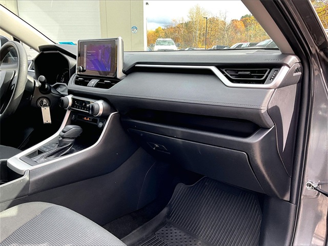 2023 Toyota RAV4 LE - Photo 17