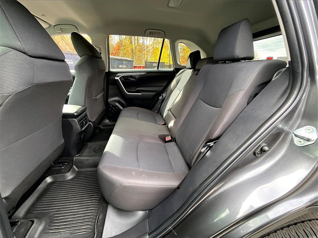 2023 Toyota RAV4 LE - Photo 21