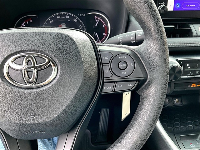2023 Toyota RAV4 LE - Photo 24
