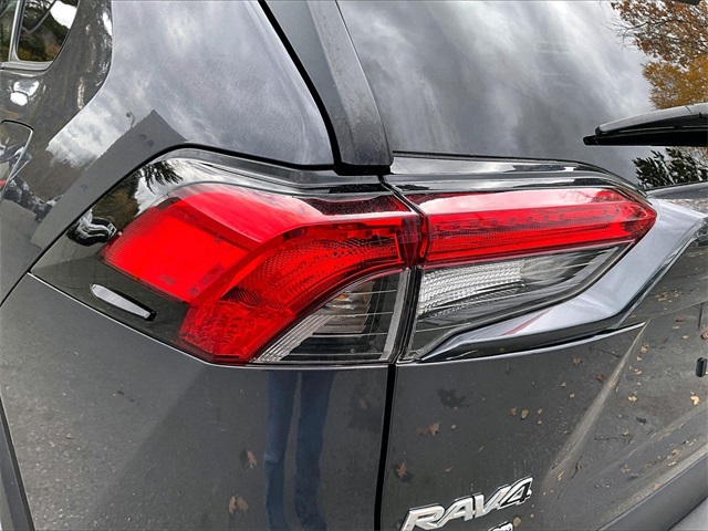 2023 Toyota RAV4 LE - Photo 31