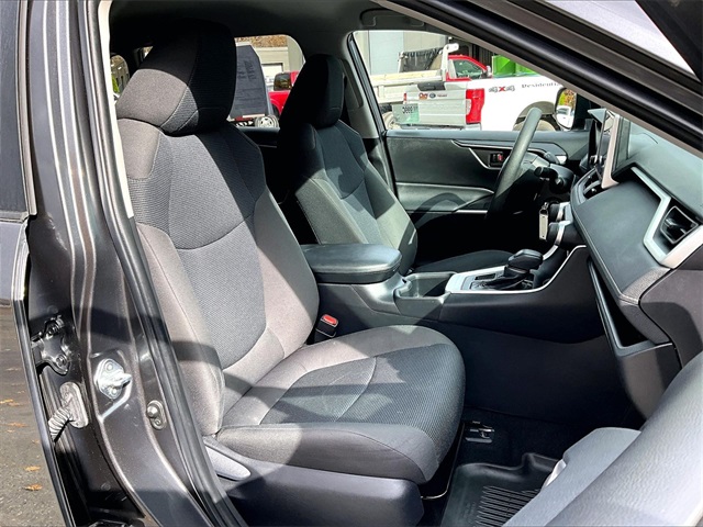 2023 Toyota RAV4 LE - Photo 7