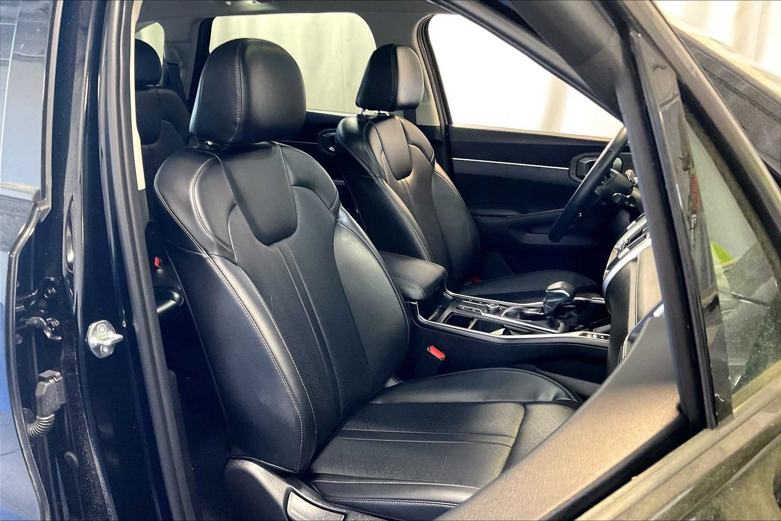 2023 Kia Sorento X-Line S - Photo 11