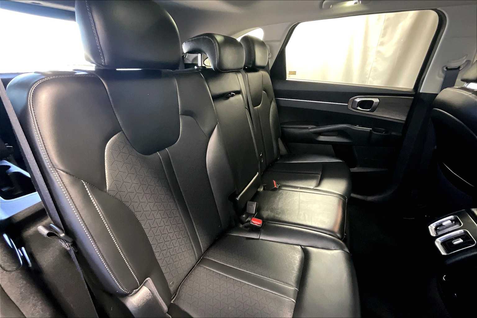 2023 Kia Sorento X-Line S - Photo 16