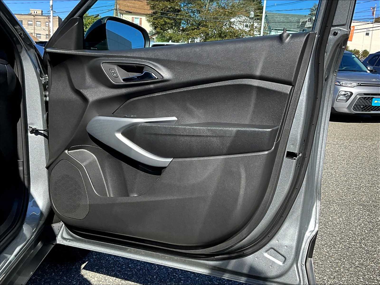 2025 Chevrolet Trax 1RS - Photo 12