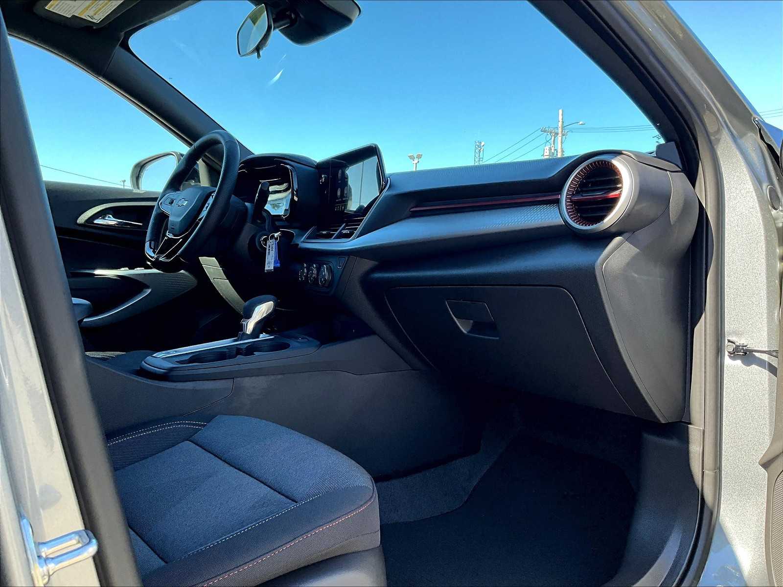 2025 Chevrolet Trax 1RS - Photo 14