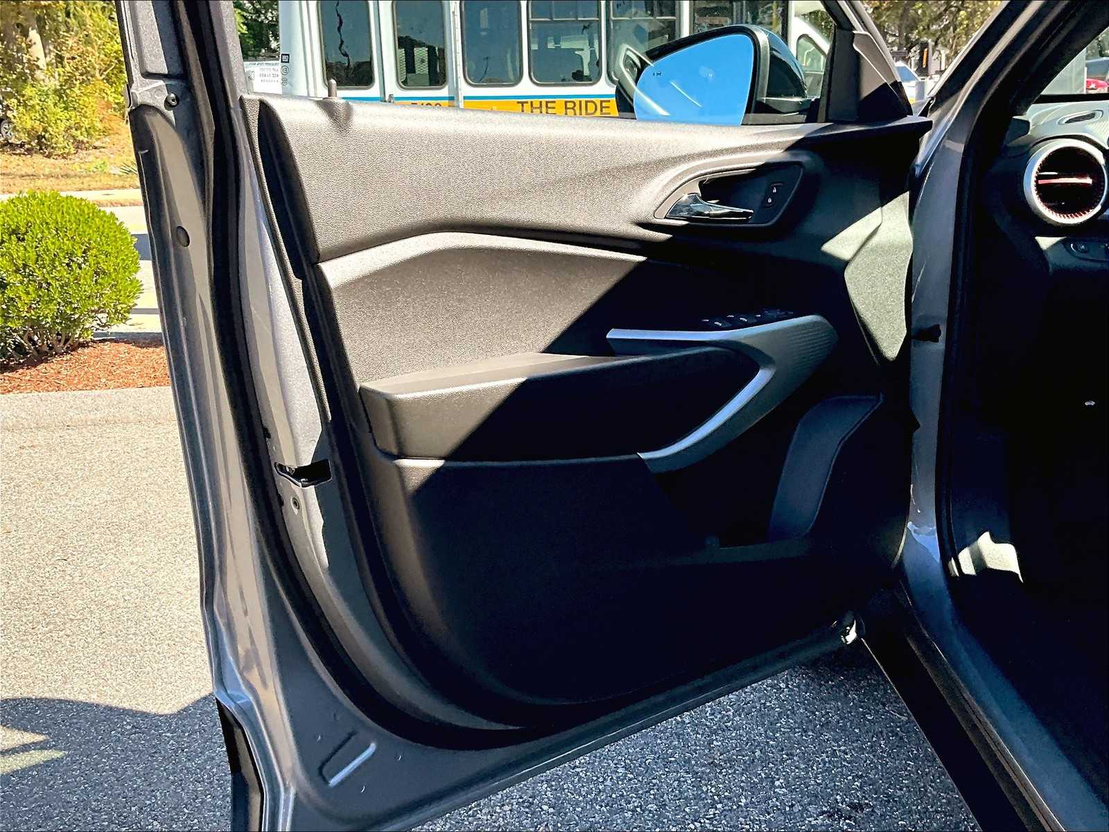 2025 Chevrolet Trax 1RS - Photo 9