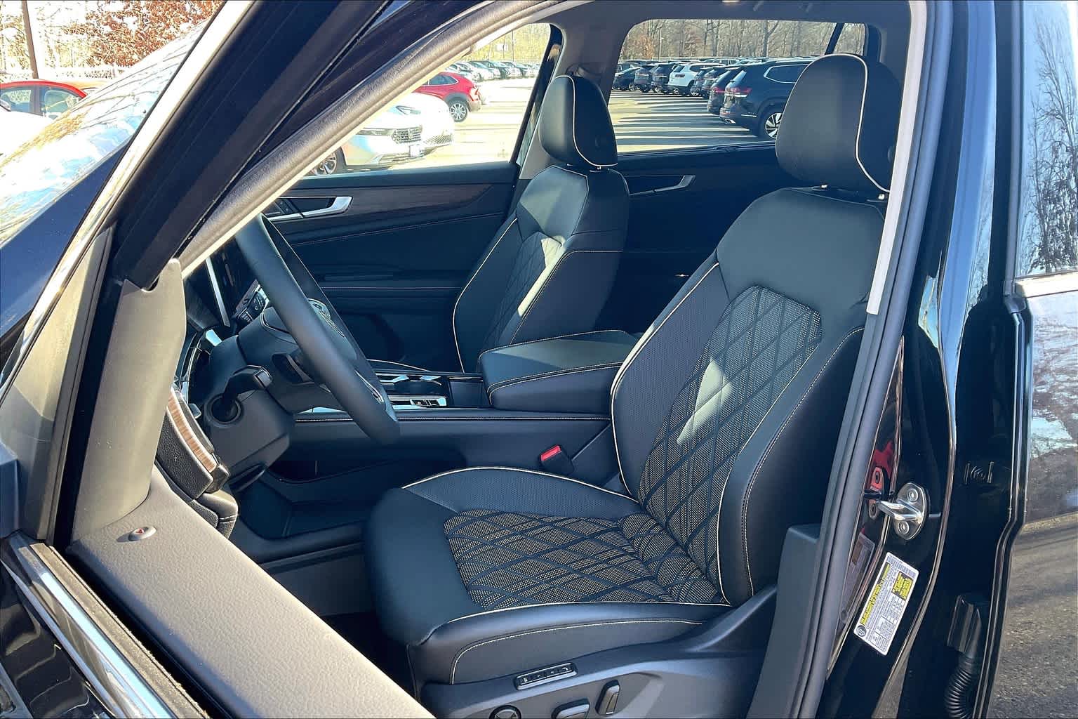 2025 Volkswagen Atlas 2.0T SEL Premium R-Line - Photo 11