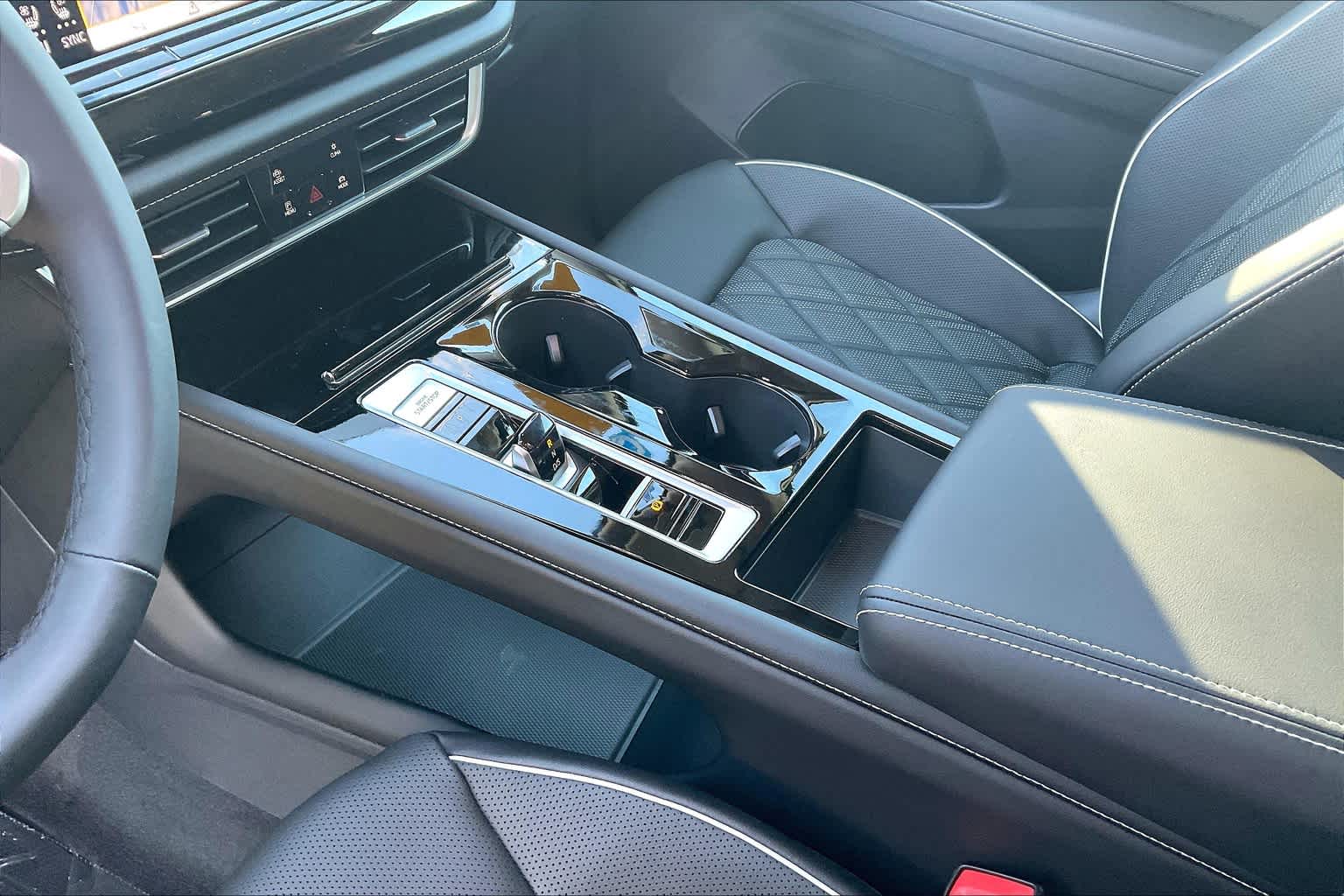 2025 Volkswagen Atlas 2.0T SEL Premium R-Line - Photo 14