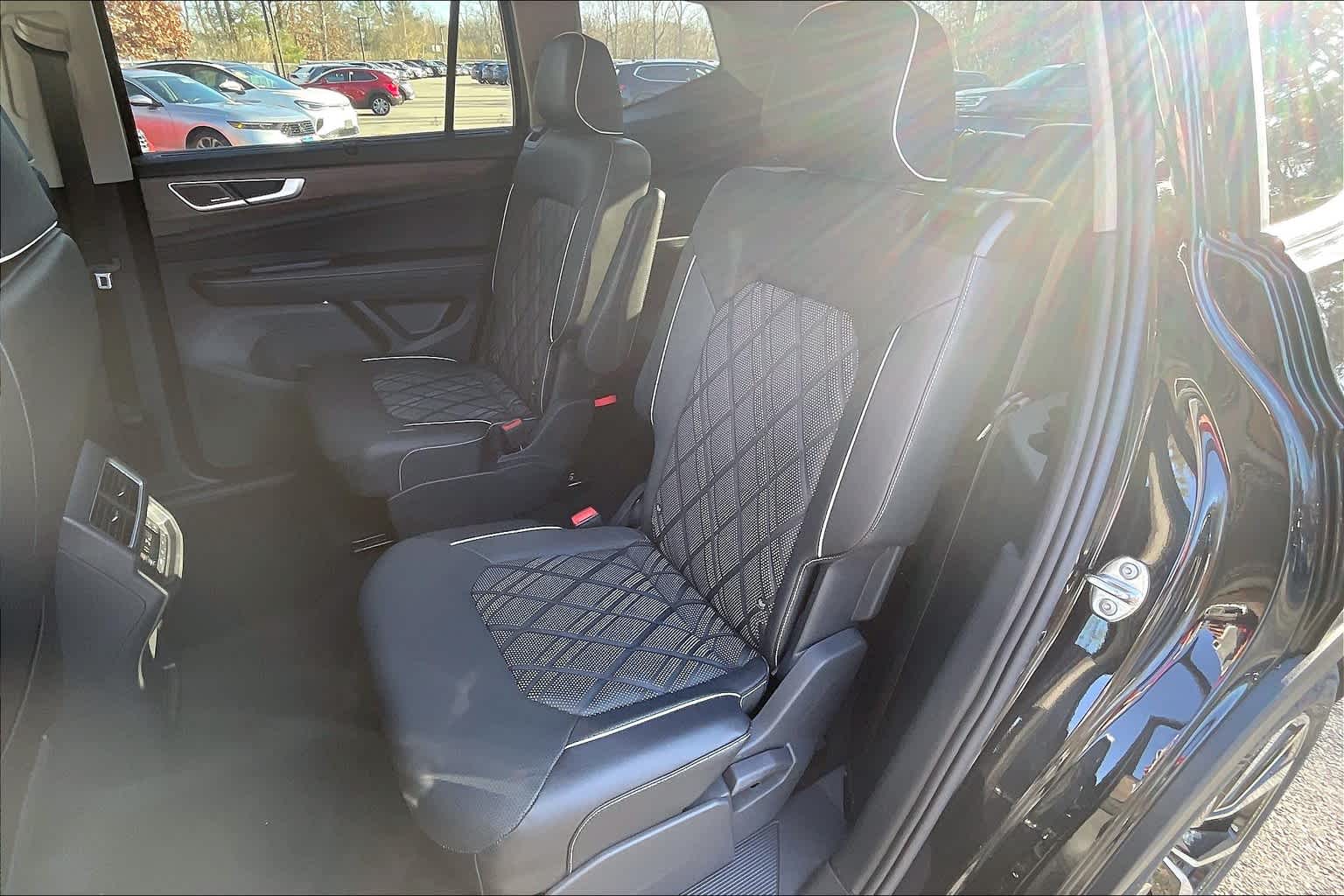2025 Volkswagen Atlas 2.0T SEL Premium R-Line - Photo 15