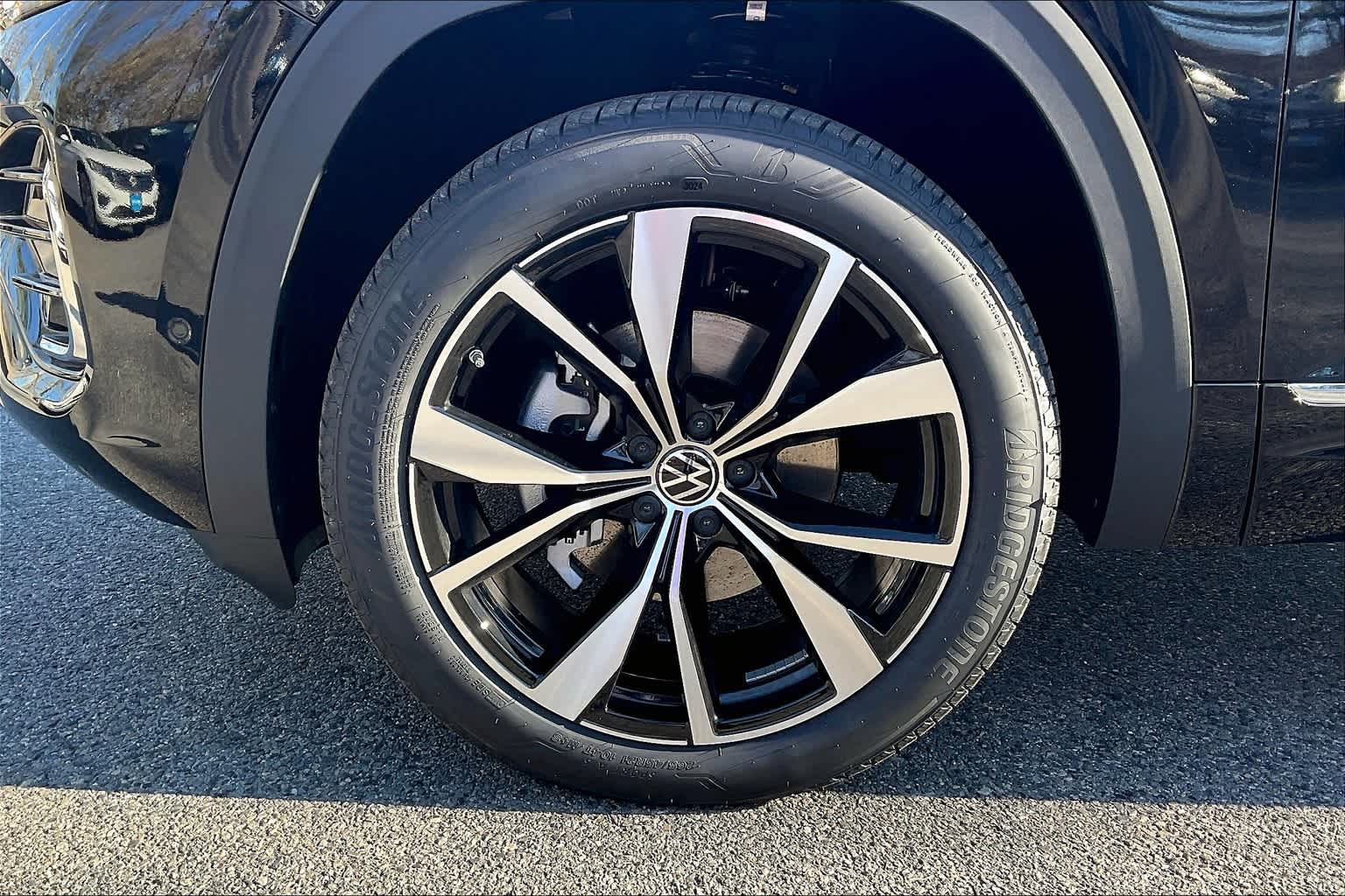 2025 Volkswagen Atlas 2.0T SEL Premium R-Line - Photo 8