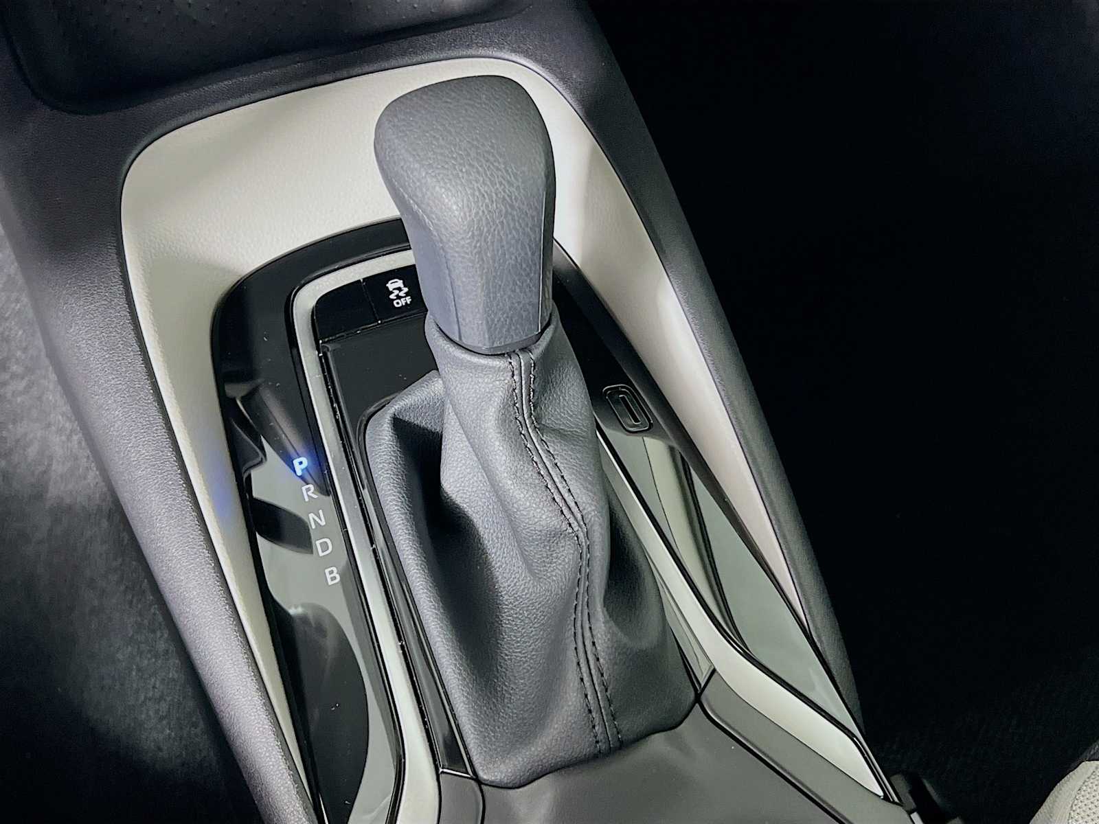 2025 Toyota Corolla LE - Photo 11
