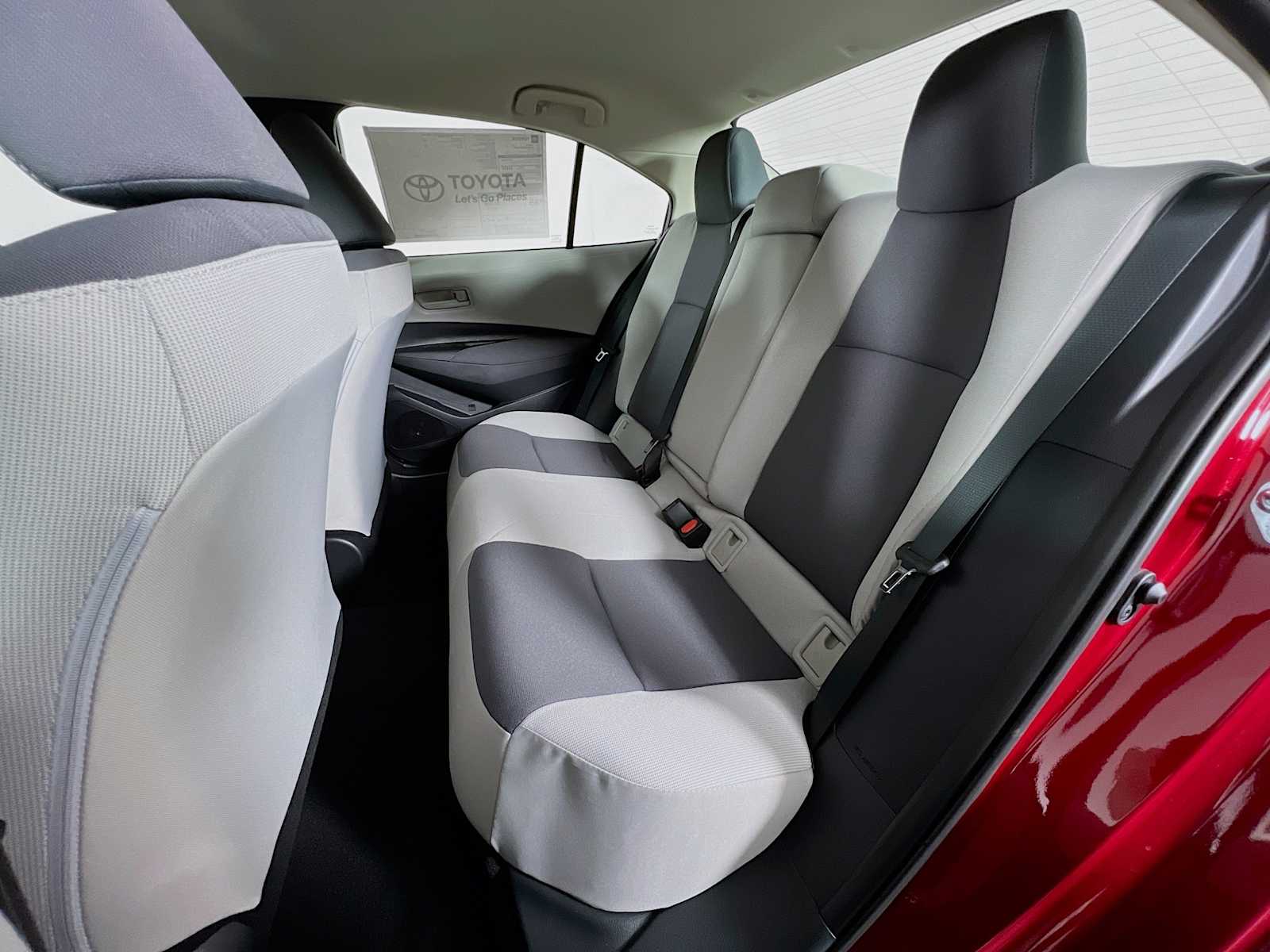 2025 Toyota Corolla LE - Photo 13