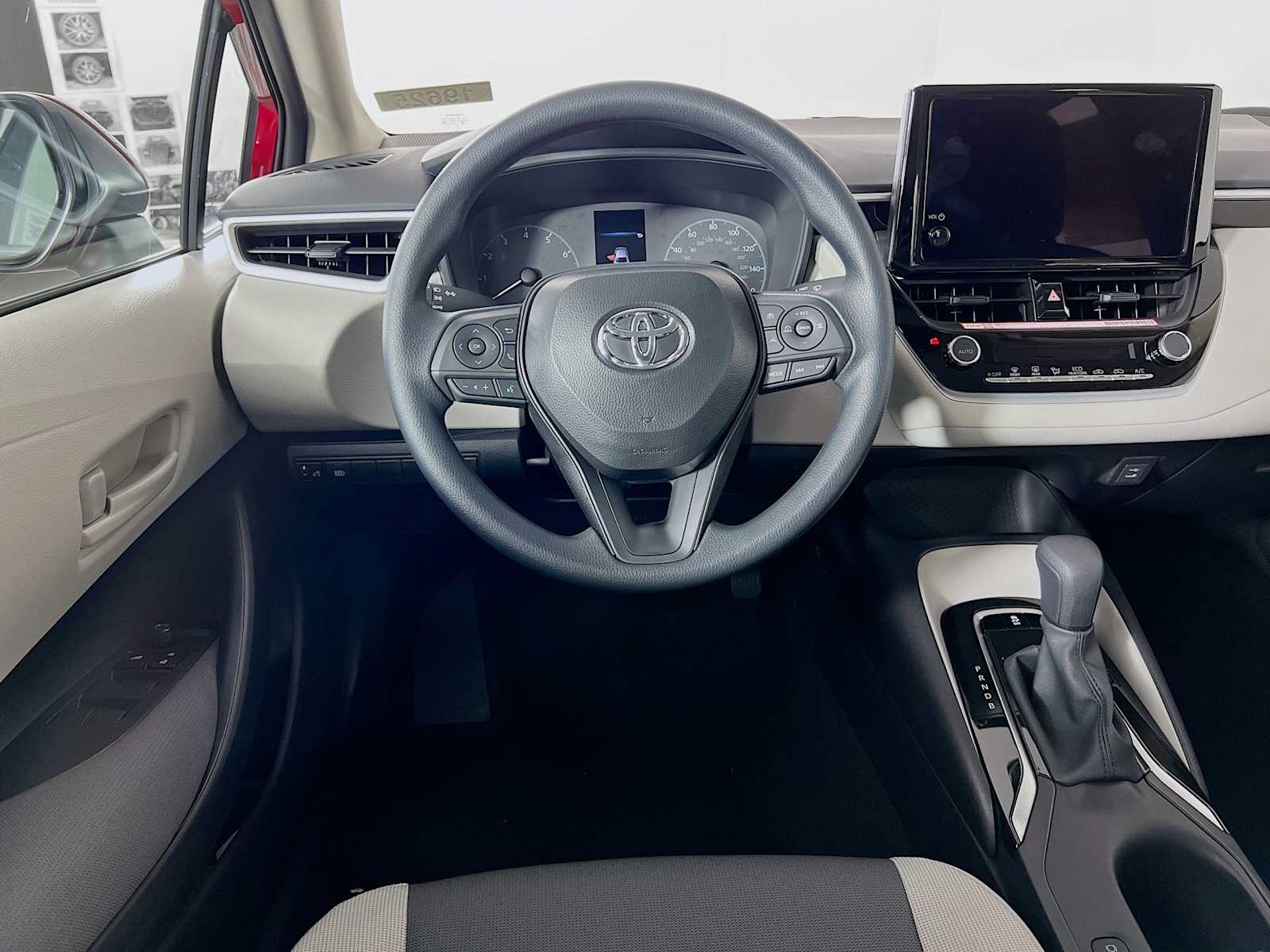 2025 Toyota Corolla LE - Photo 14