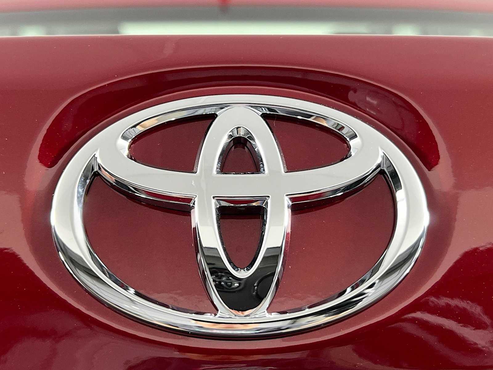 2025 Toyota Corolla LE - Photo 17