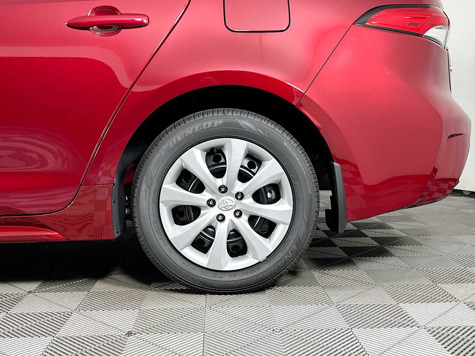 2025 Toyota Corolla LE - Photo 18
