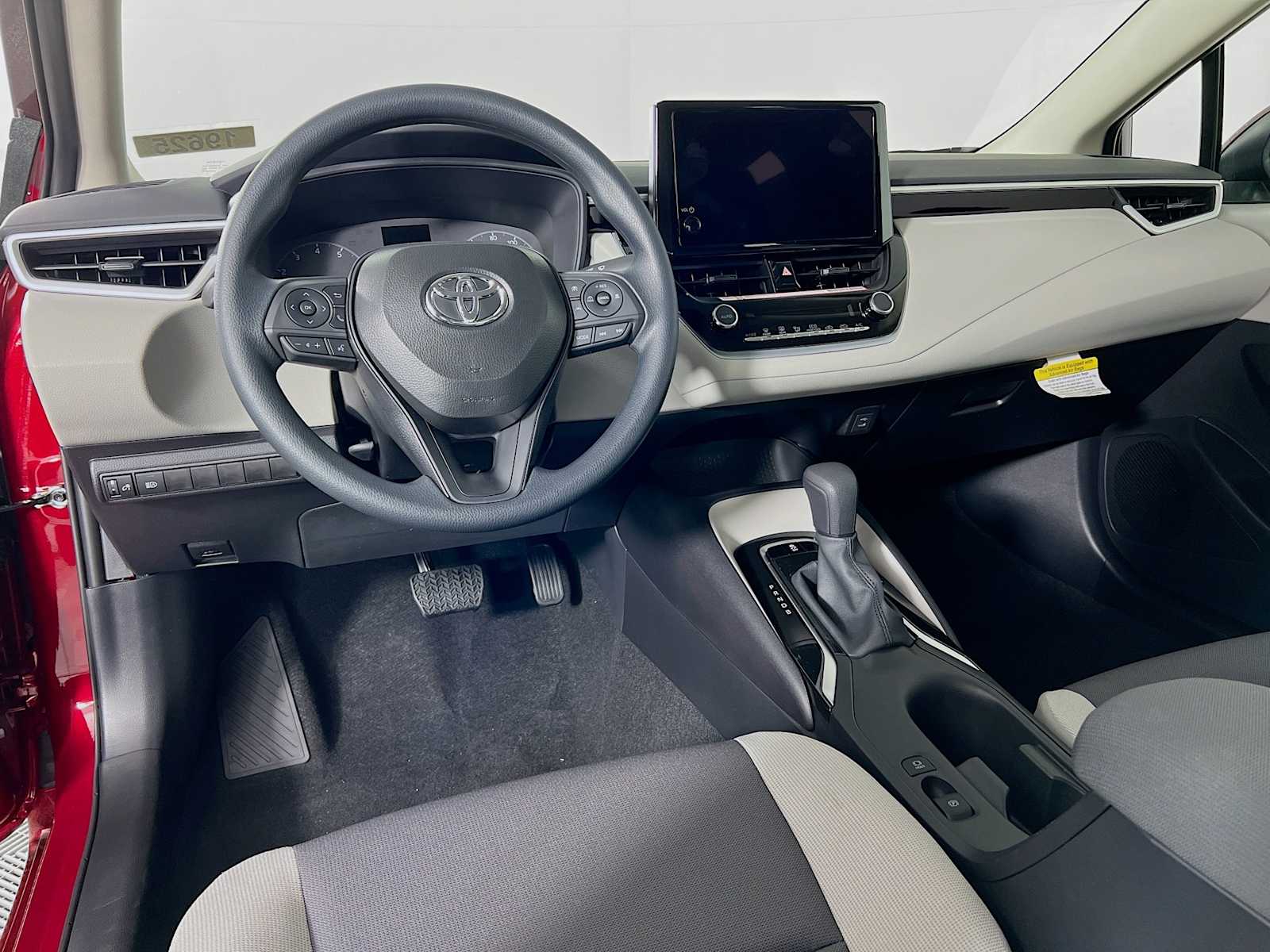 2025 Toyota Corolla LE - Photo 6