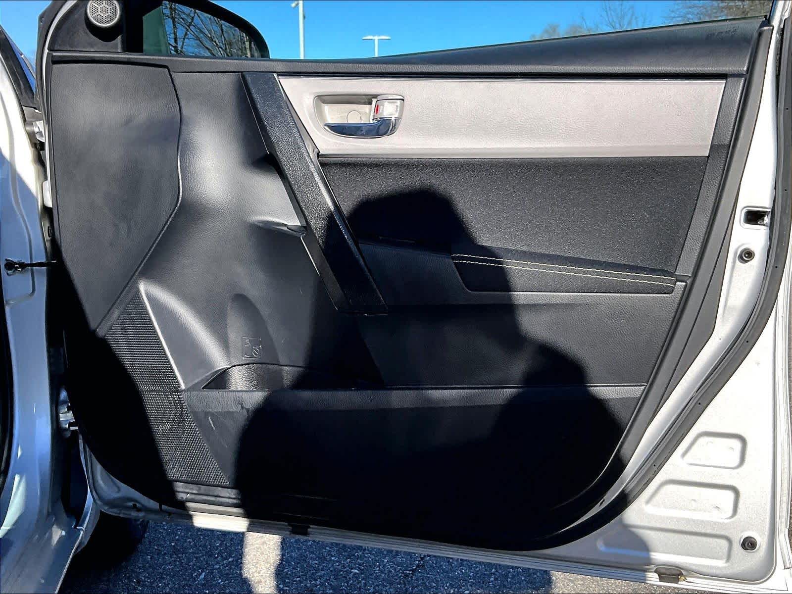 2018 Toyota Corolla LE - Photo 12