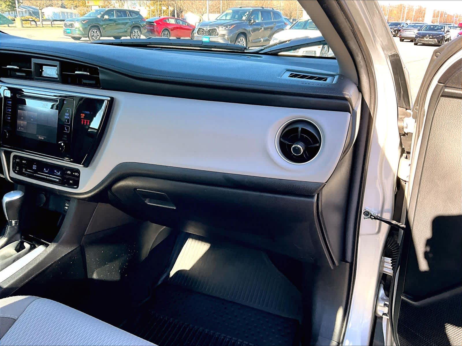 2018 Toyota Corolla LE - Photo 13