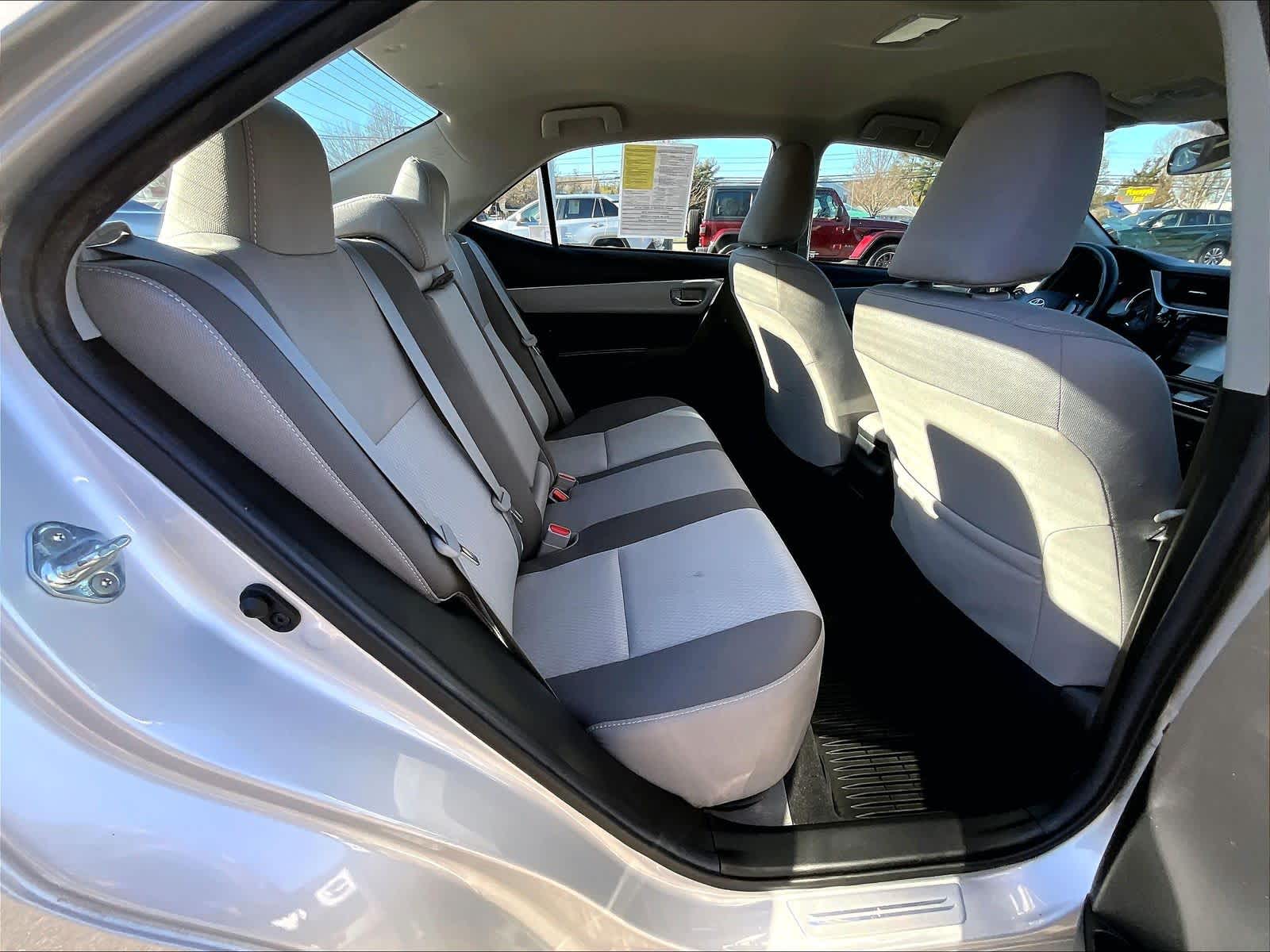 2018 Toyota Corolla LE - Photo 16