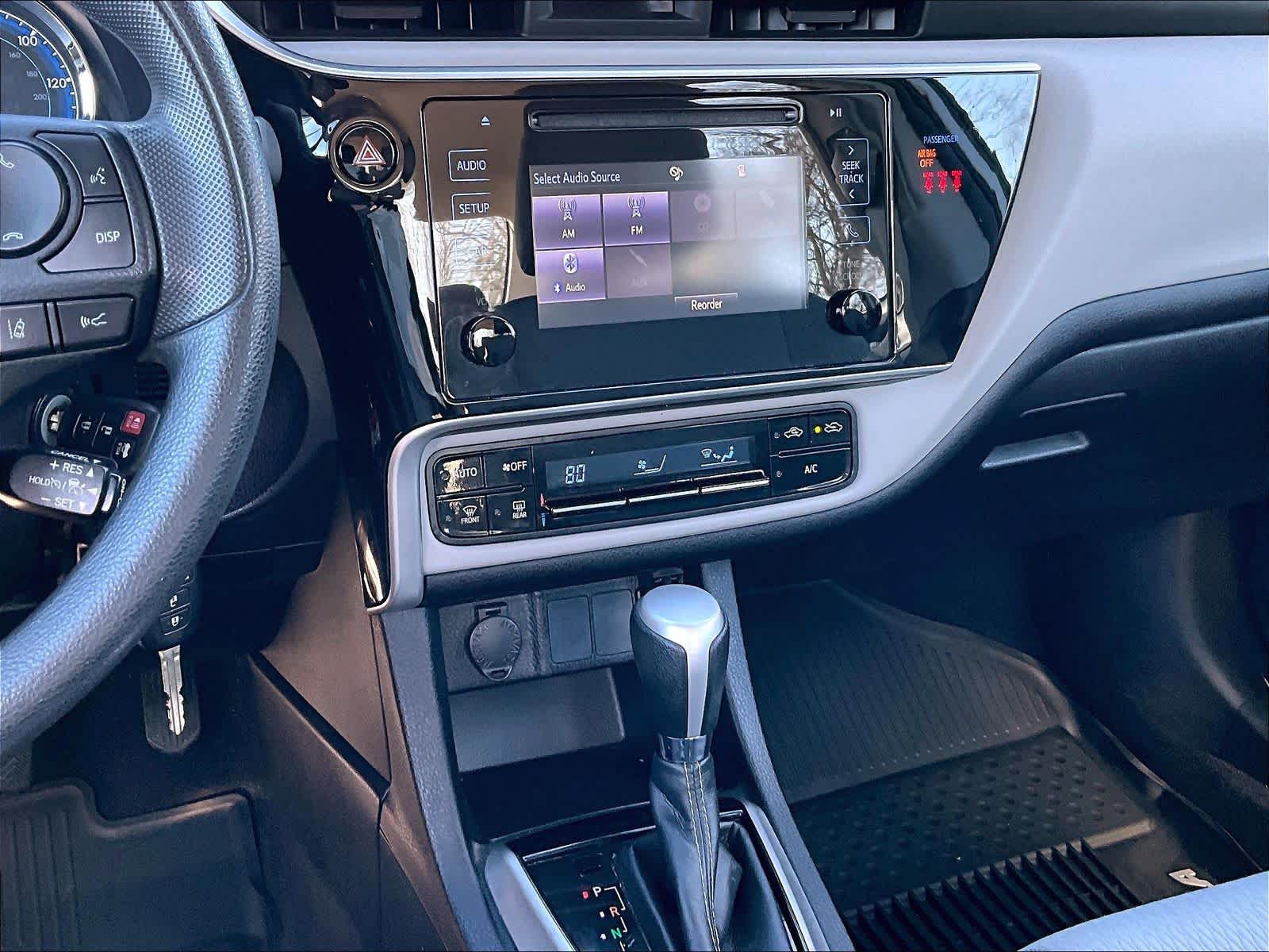 2018 Toyota Corolla LE - Photo 18