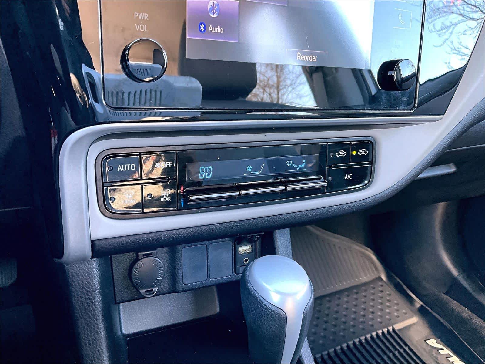 2018 Toyota Corolla LE - Photo 26