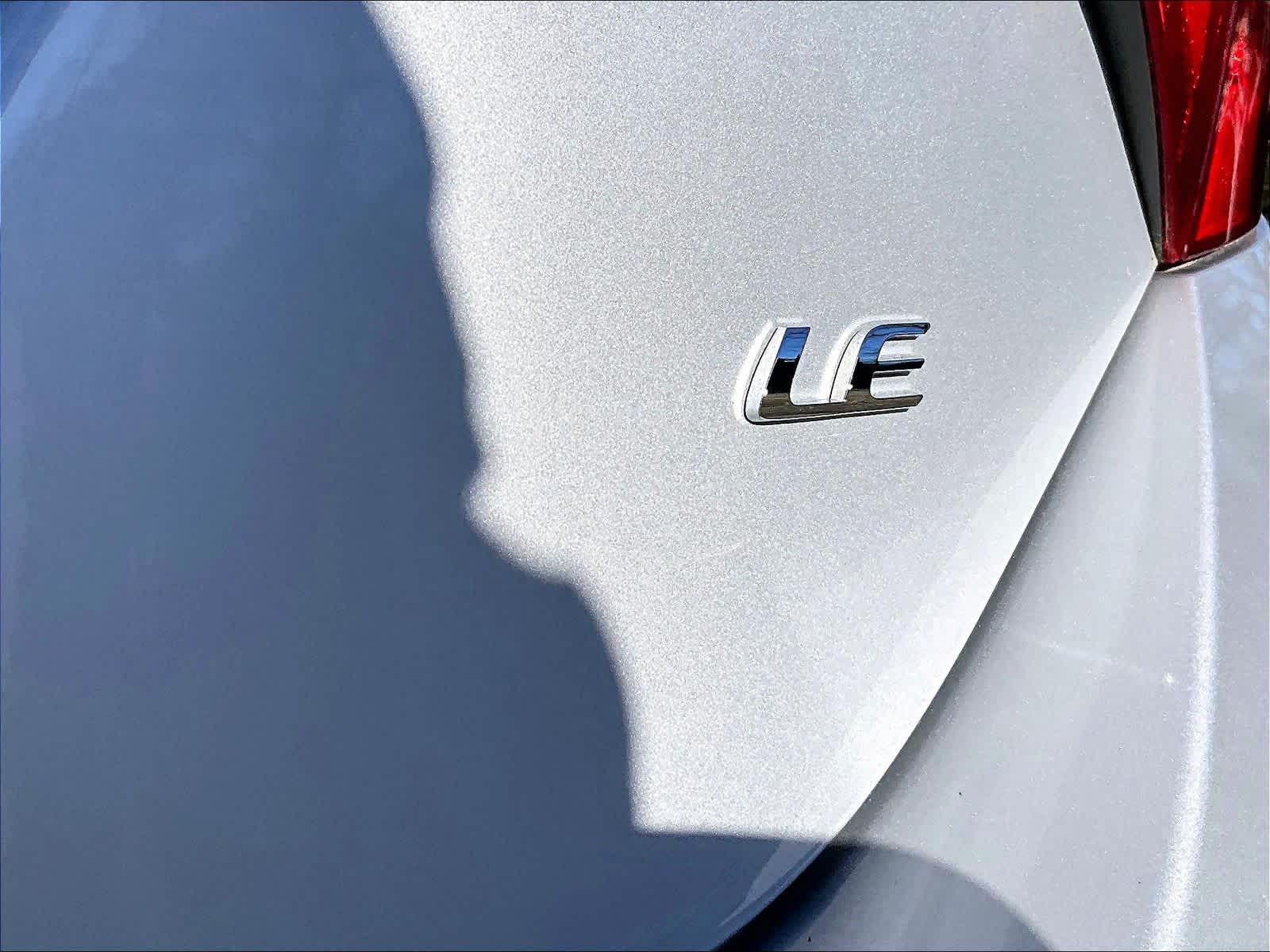 2018 Toyota Corolla LE - Photo 28