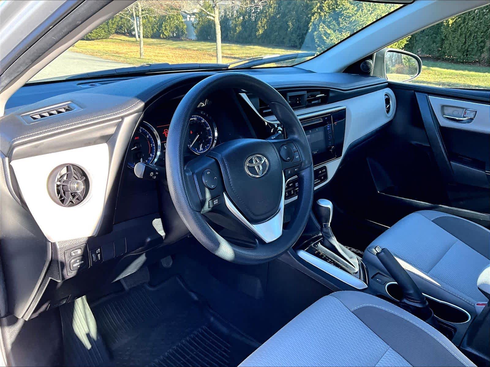2018 Toyota Corolla LE - Photo 8