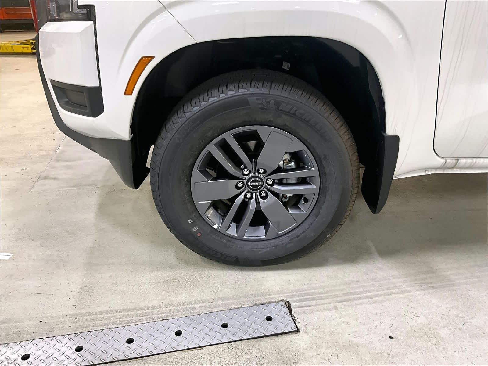 2025 Nissan Frontier SV - Photo 4